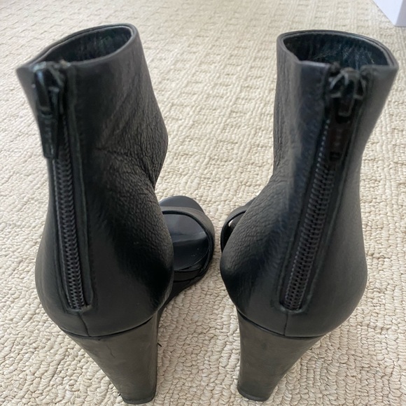 Black leather Vince wedge sandals - size 6 1/2 US - Picture 11 of 14